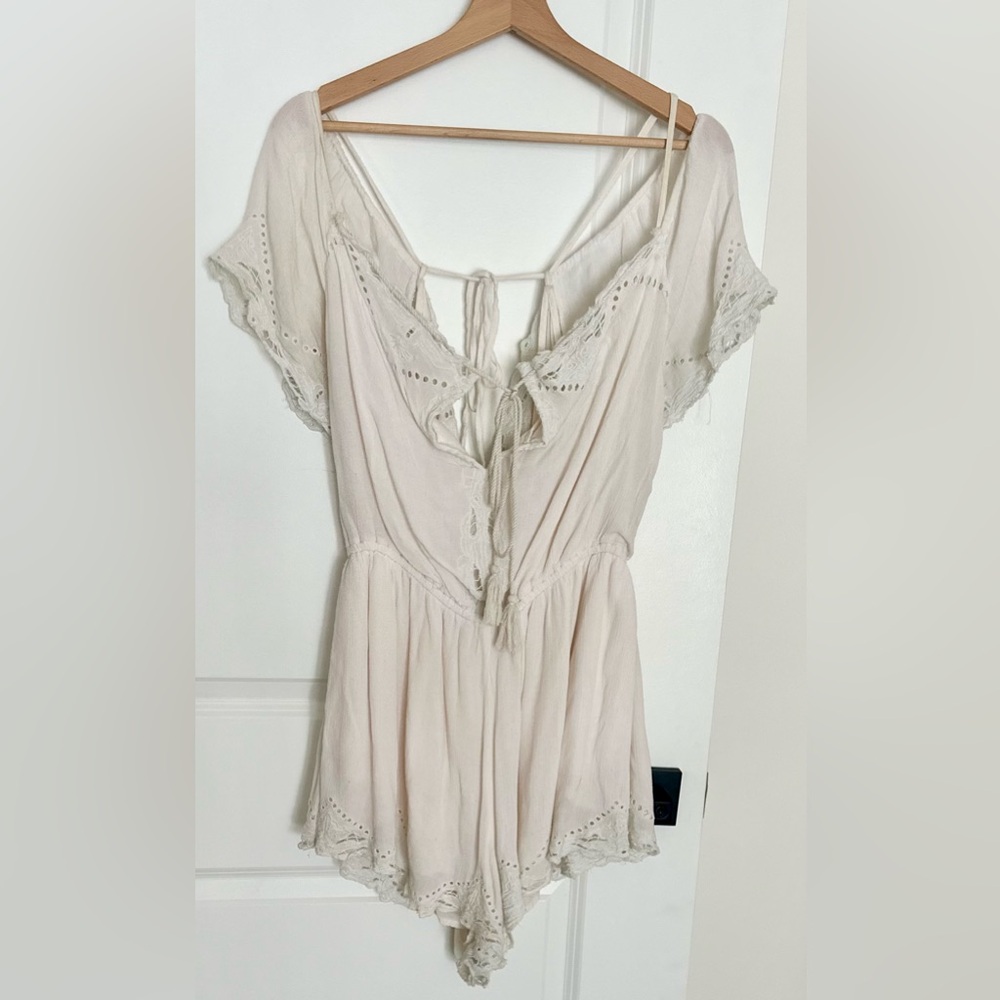 Free people romantic romper 💕 size M - Picture 2 of 8